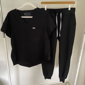 FIGS scrubs top black size M one pocket hi low style